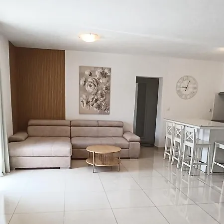 Roko Apartamento Vodice